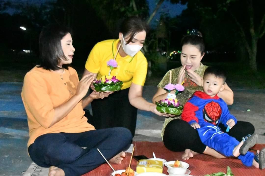 2idpr's tweet photo. “อนุรักษ์วัฒนธรรม สืบสานประเพณีไทย วันลอยกระทง”
ประธานสมาคมแม่บ้านทหารบก สาขา ร.12 พัน.1 รอ. จัดกิจกรรม “วันลอยกระทง” เพื่อสืบสานวัฒนธรรมประเพณีไทย ที่สืบทอดมาตั้งแต่สมัยโบราณ สร้างจิตสำนึก และตระหนักในความสำคัญของแหล่งน้ำ รวมถึงสร้างความสามัคคีในครอบครัวตลอดจนชุมชน https://t.co/KALHON66kX