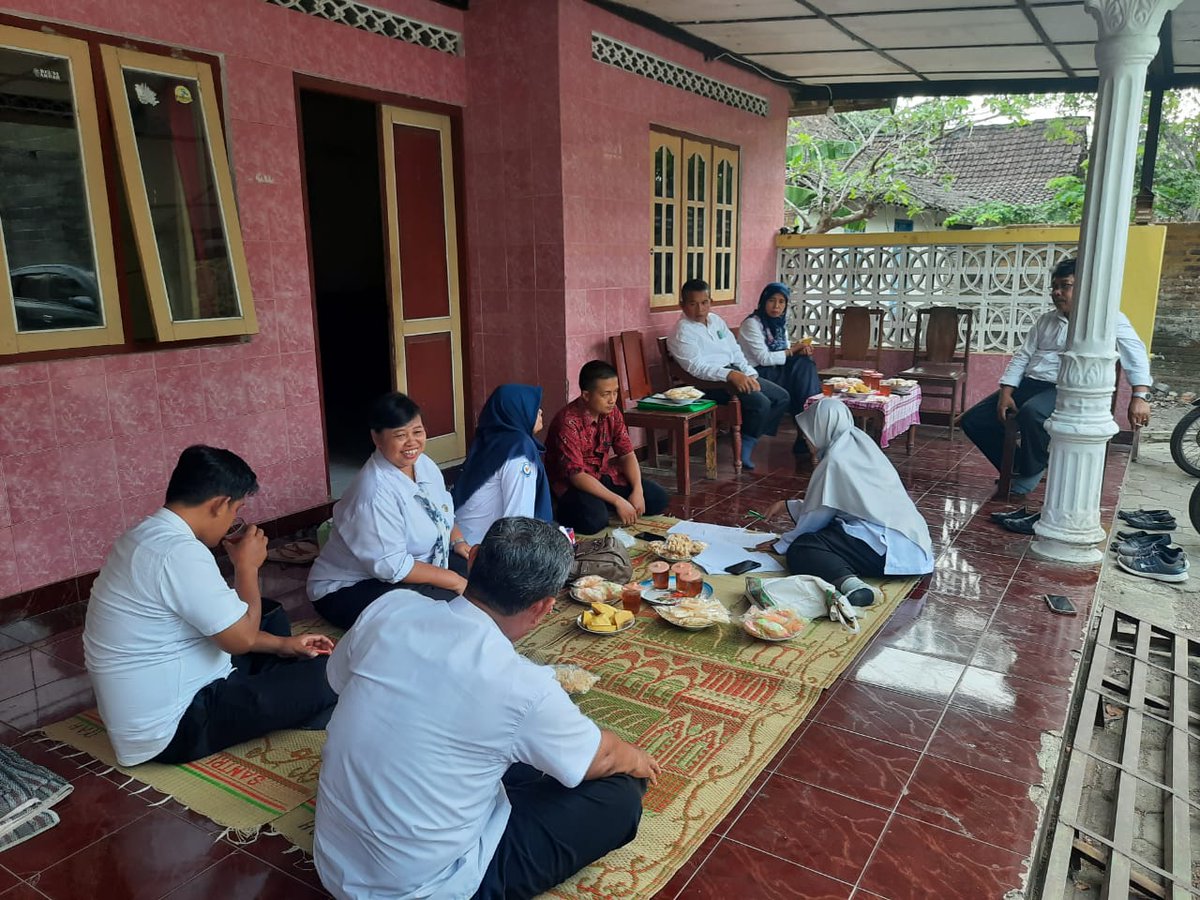 ItaWulanH1's tweet photo. Rabu(08/11), Ita Wulan, Luhkan Sleman, mendampingi penyusunan persyaratan pengajuan sertifikasi dan auditor CBIB di Pokdakan Mino Rukun Ds. Ambarketwawang Gamping.
#Giatluhkansatminkaltegal #CBIB #luhlapor @PKBLU_bp3tegal @puslatluhkp @bppsdm_kp https://t.co/8RfpdNyL3l