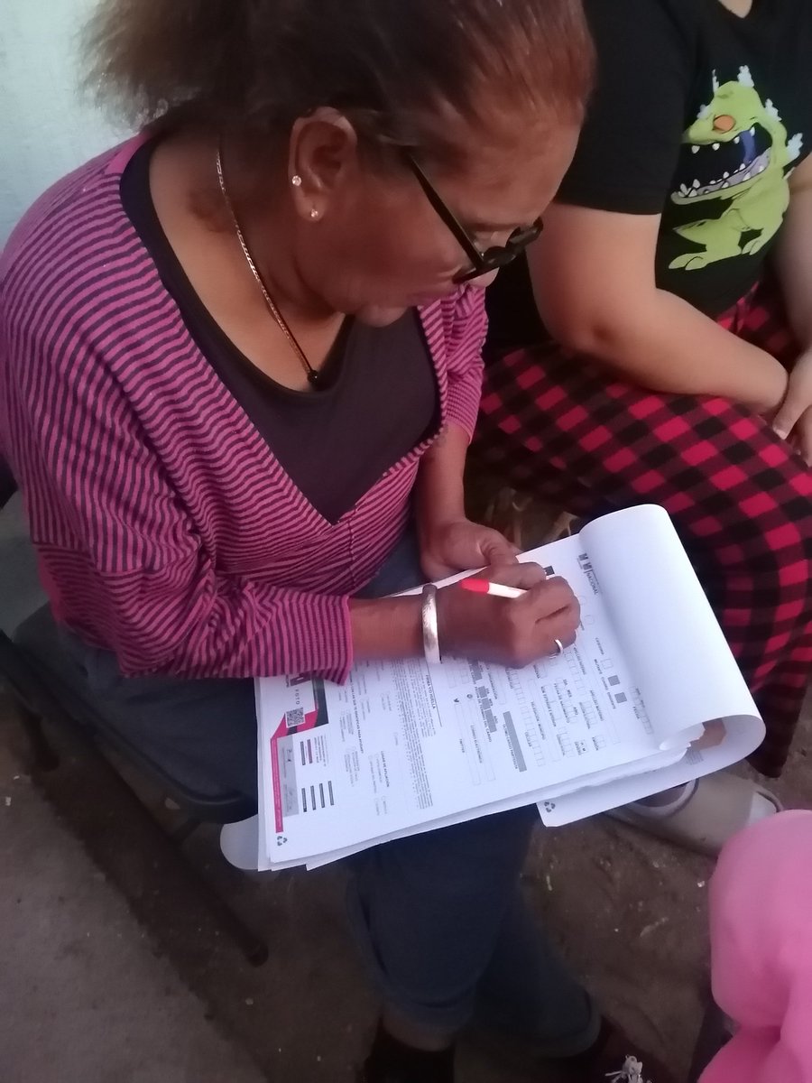 bujanda_claudia's tweet photo. En el #PRIHERMOSILLO seguimos sumando FUERZAS, hoy vicitamos la colonia Vistarreal, donde activamos Comité de Seccional, recibieron la jornada #PRImeroVerbien y con mucho entusiasmo se registraron como militantes.
@aaronramirez_06 @LUISVARGASDE @LuisDonaldoC12 https://t.co/grMxtG7SPH