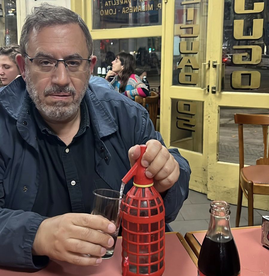 EscobarJuanM's tweet photo. Hablo de mi fanatismo por la soda con todo el mundo. Literalmente estoy así. https://t.co/H76DEJ9jx0