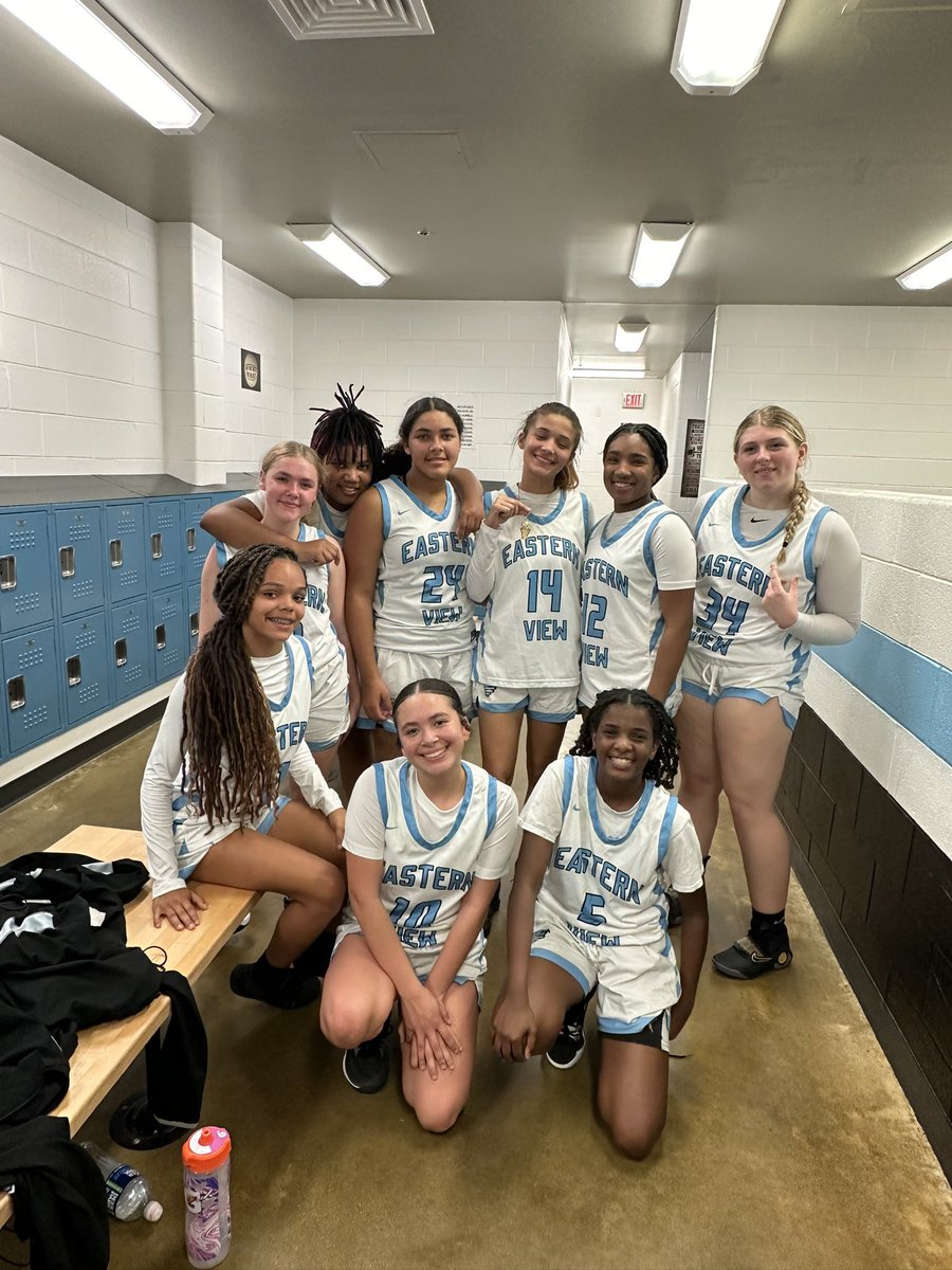 EVHSGirlsHoops's tweet image. 🌪️🚨Cyclones win 44-19🚨🌪️

POG - our senior Captain KK🏀💪🏽