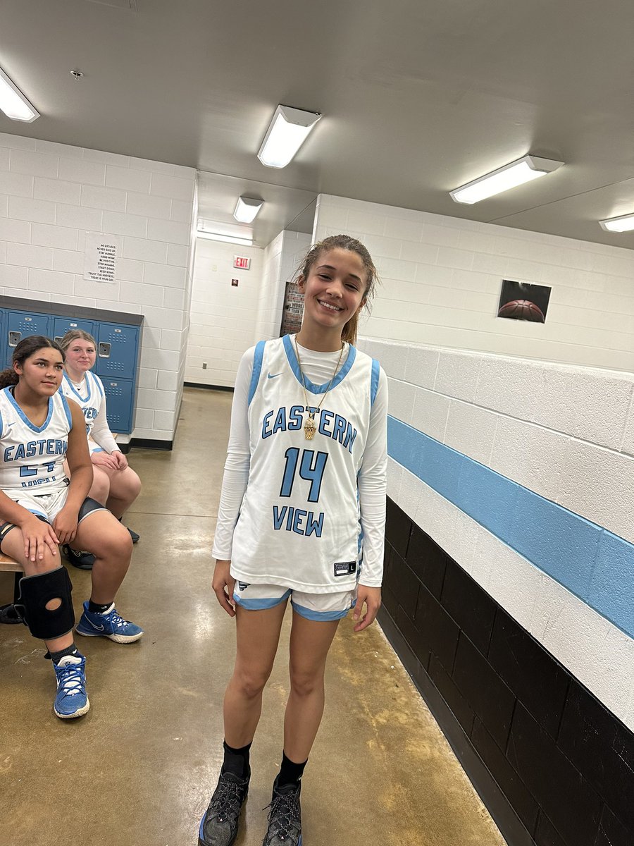 EVHSGirlsHoops's tweet image. 🌪️🚨Cyclones win 44-19🚨🌪️

POG - our senior Captain KK🏀💪🏽