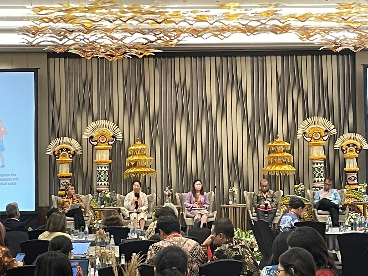 WFD_Thailand's tweet photo. Our Thai partner, Kulachada Chaipipat joined the opening panel to present CoFact’s work during Thailand’s 2023 Election and the impact of misinformation towards the elections. #BCSMF https://t.co/npm6swHWcn