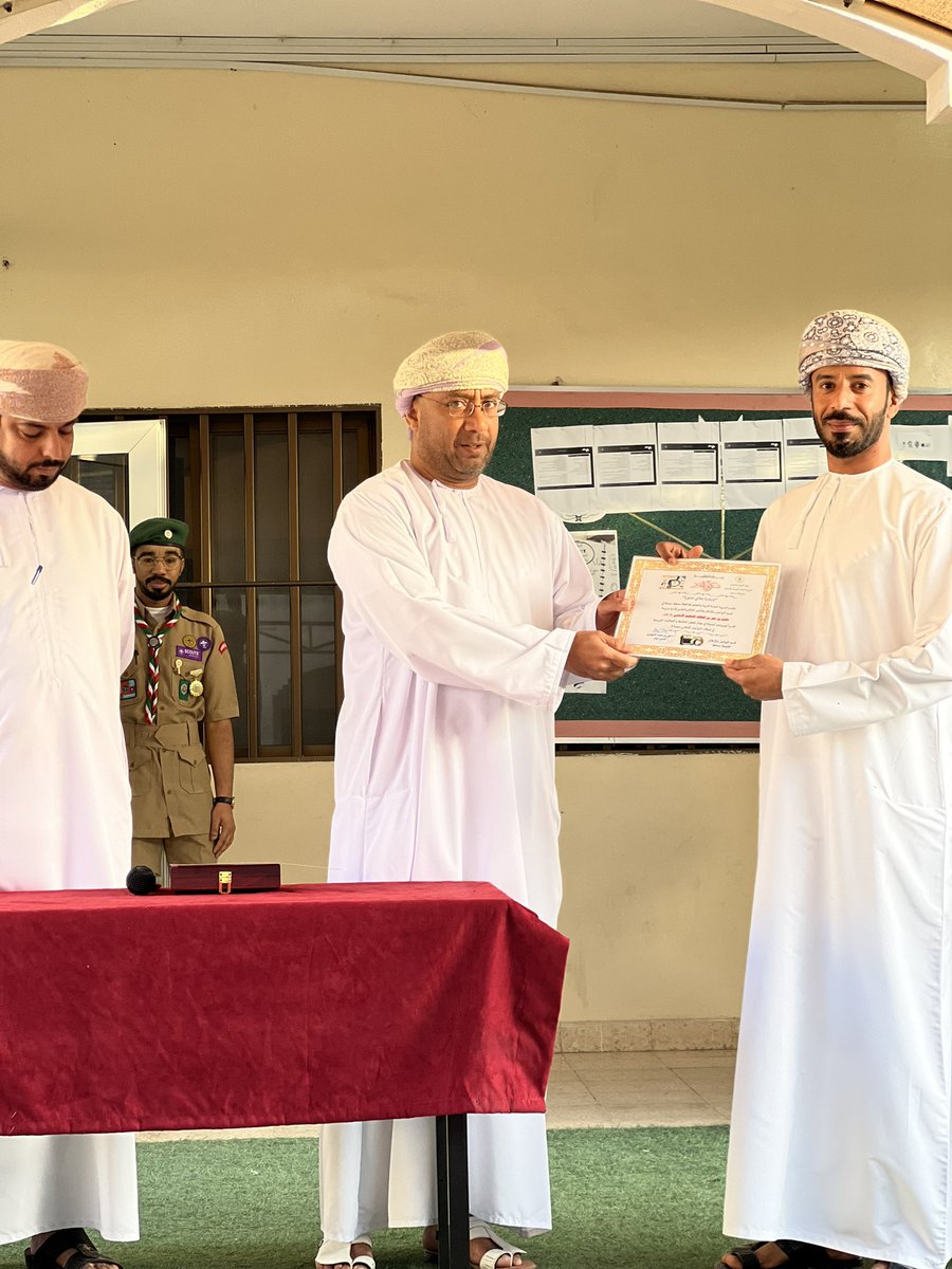 edugovmct1405's tweet photo. #فعاليات_تعليمية_مسقط 
#تعليمية_مسقط 
تشكر إدارة مدرسة عاصم بن عمر المديرية العامة للتربية والتعليم بمسقط قسم التواصل والإعلام لتكريم المدرسة نظرا لتفعيل المناشط، والفعاليات المدرسية في شبكات التواصل الإعلامي، وتكريم الأستاذ يعقوب الكيومي تقديرًا لجهوده في مجال التنسيق الإعلامي. https://t.co/nR23qK1PaD
