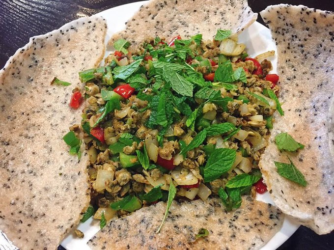 jooyeon_han's tweet photo. #Food ẩm thực hến xúc bánh tráng kỳ hà , quảng nam  Mùa lạnh se se này mà ăn thì ngon nhứt cái nách thêm vài lôn bia 🍻 nửa thì hết nước chấm ace nhở mlem mlem mlem 📷📷Chúc ace buổi chiều vui vẻ nha https://t.co/GQ2pUm3SE0