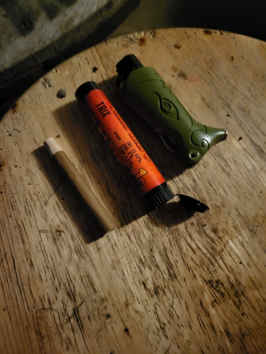 FrankShealyJr1's tweet photo. Trix 1g wood tip coco wrap blunt from Tanana Herb. Very tasty and great indica smoke! πππ¨π #Alaskahighlife #weedlife #AWBB #cannabis #indica #blunt #TananaHerb https://t.co/rEXMORrnI8
