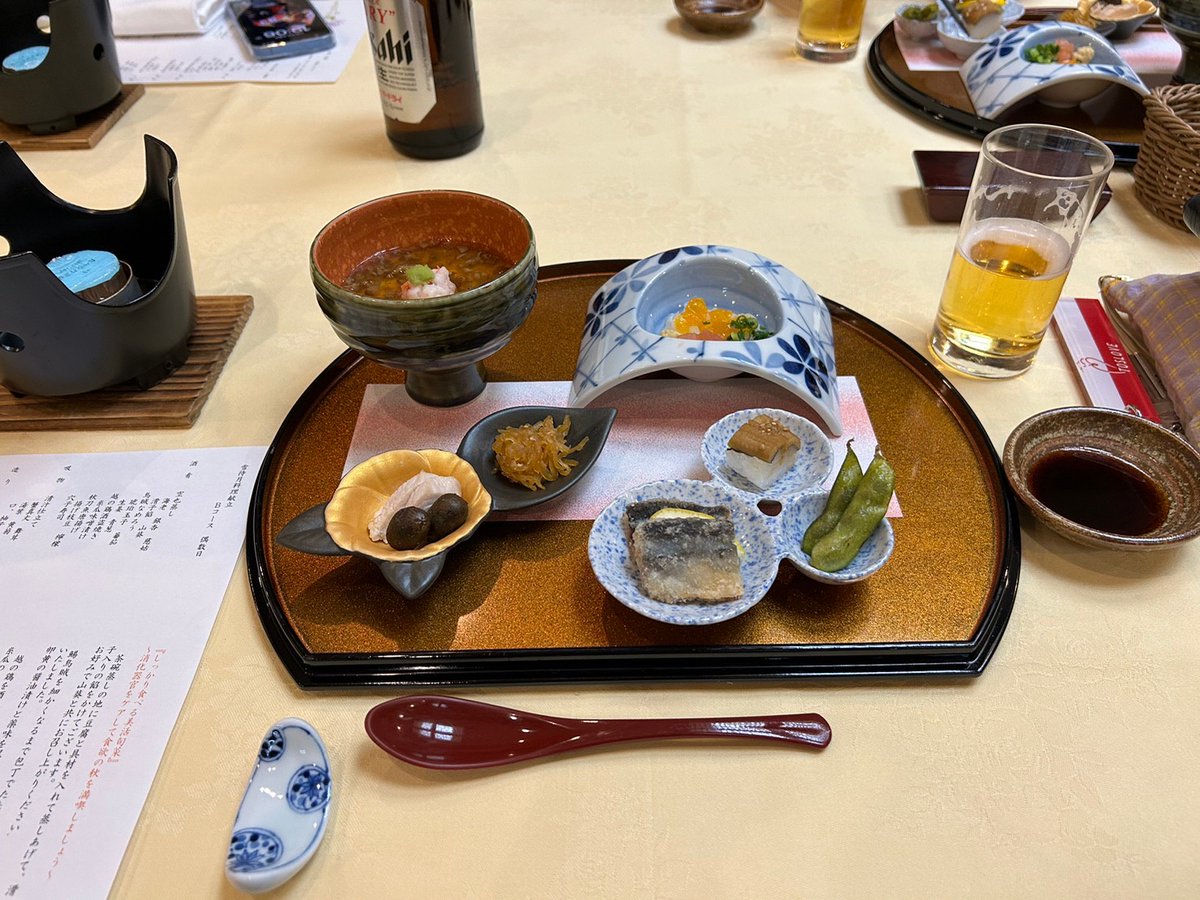 Briswell_PR's tweet photo. 2023/11/16 ~ 2023/11/17 で2023年の社員旅行として新潟県の越後湯沢に行きました。

美味しい食事に美味しいお酒！

社員の親睦が深まり楽しい旅行になりました。 https://t.co/0nJgZY8pu4
