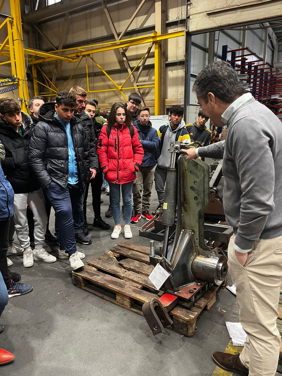 cifpjuanherrera's tweet photo. Alumnos de Electromecánica de Manquinaria no podemos estar más agradecidos a OVLAC y a su gerente Jorge Calvo. Y a CICROSA por habernos mostrado su estupendo hacer y profesionalidad.   #PlanDeRecuperación #MEFP_EMPRENDIMIENTOCYL #fp #cifpjuandeherrera #ovlac #cicrosahidraulica https://t.co/nNwvg8L6YU