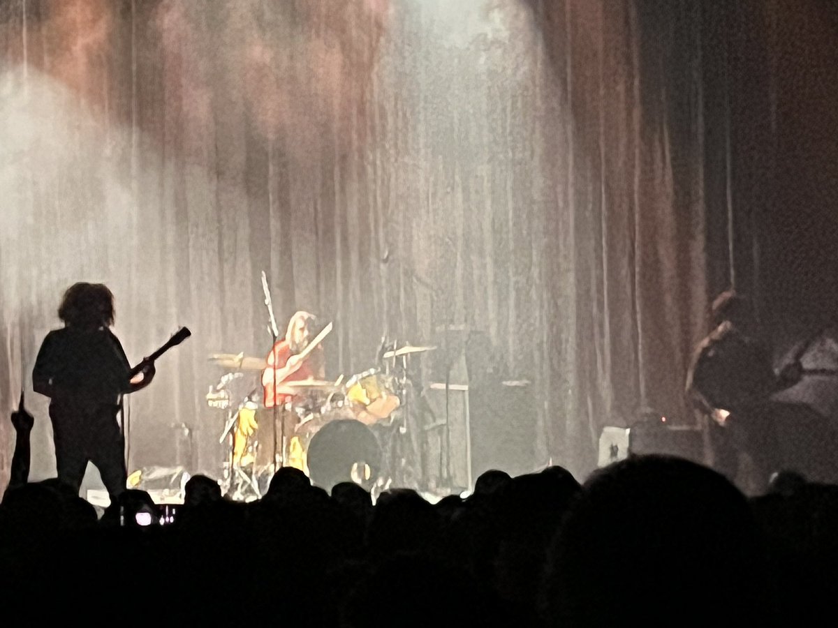 Monkey_Paw's tweet photo. @TheDanforthMH Literally this all night https://t.co/jBAUEQYXTX