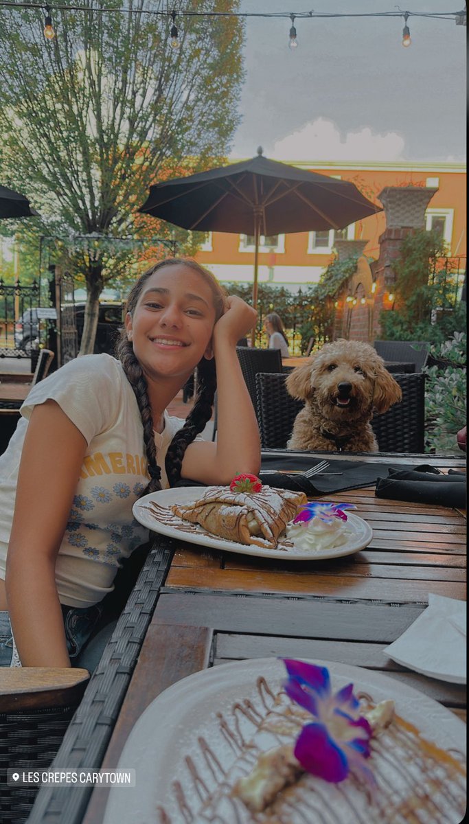 Vwan_MASC336's tweet photo. One my sister’s absolutely favorite #meal (and/or dessert) would be crepes but specifically ones from Les Crepes! 

#MASC336 #TwitterScavengerHunt https://t.co/momd6kct2S