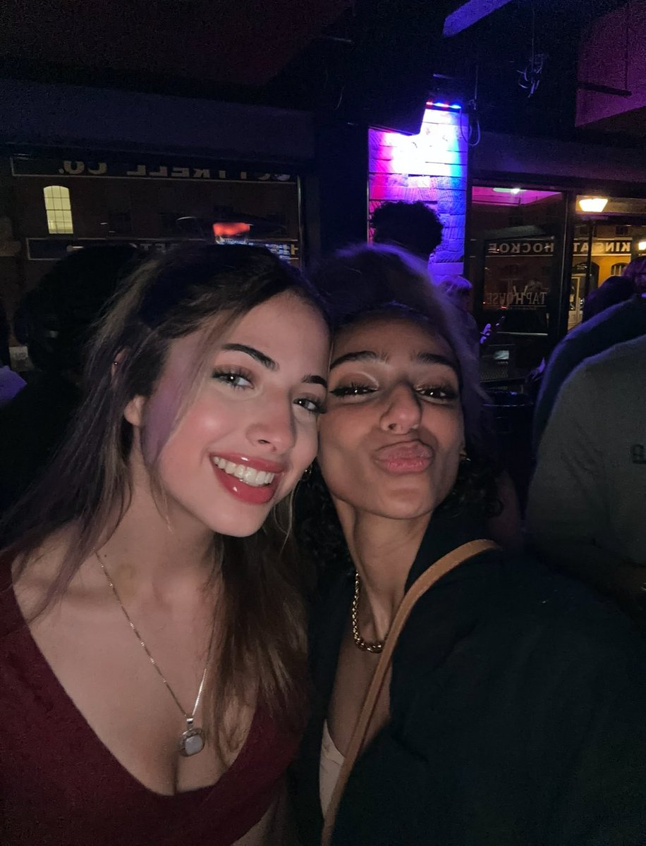 Vwan_MASC336's tweet photo. I asked my friend Dana what her thought of the #diversity offers and she replied with,“VCU offers a lot of diversity and I feel at home here!” 

#MASC336 #TwitterScavengerHunt https://t.co/iCohAkZsOz