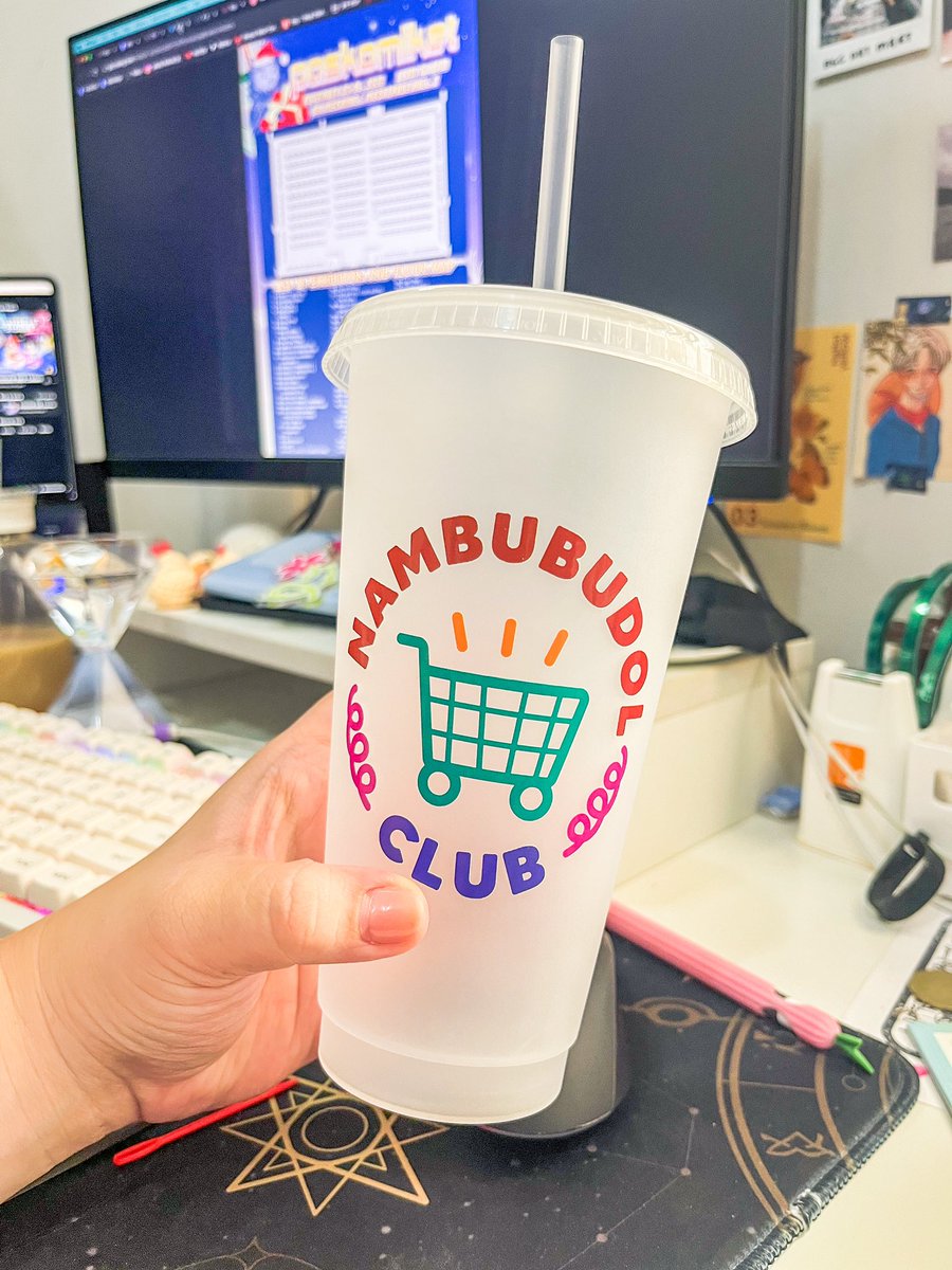 jpellustrates's tweet photo. irl photos for the 16 oz and 24 oz sizes ✨

got so excited to use my own cup and put iced viet coffee hnggggggh

🛒 https://t.co/ocRbQLL47C

#artph #preorderopen #paskomiket https://t.co/A1twUOcdmV