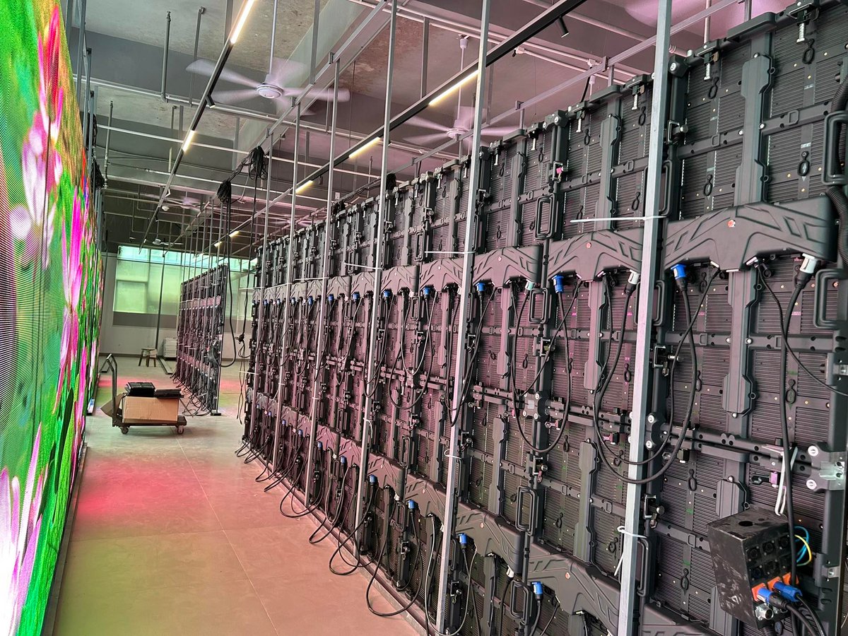 AlisonFox123_'s tweet image. F series p3.9 size 500*1000mm
four signal ports dual signal backups
fast help in large important events
I am Alison 
𝐖𝐡𝐚𝐭𝐬𝐀𝐩𝐩 +86 19977625538
#xcolor #rentalledscreen