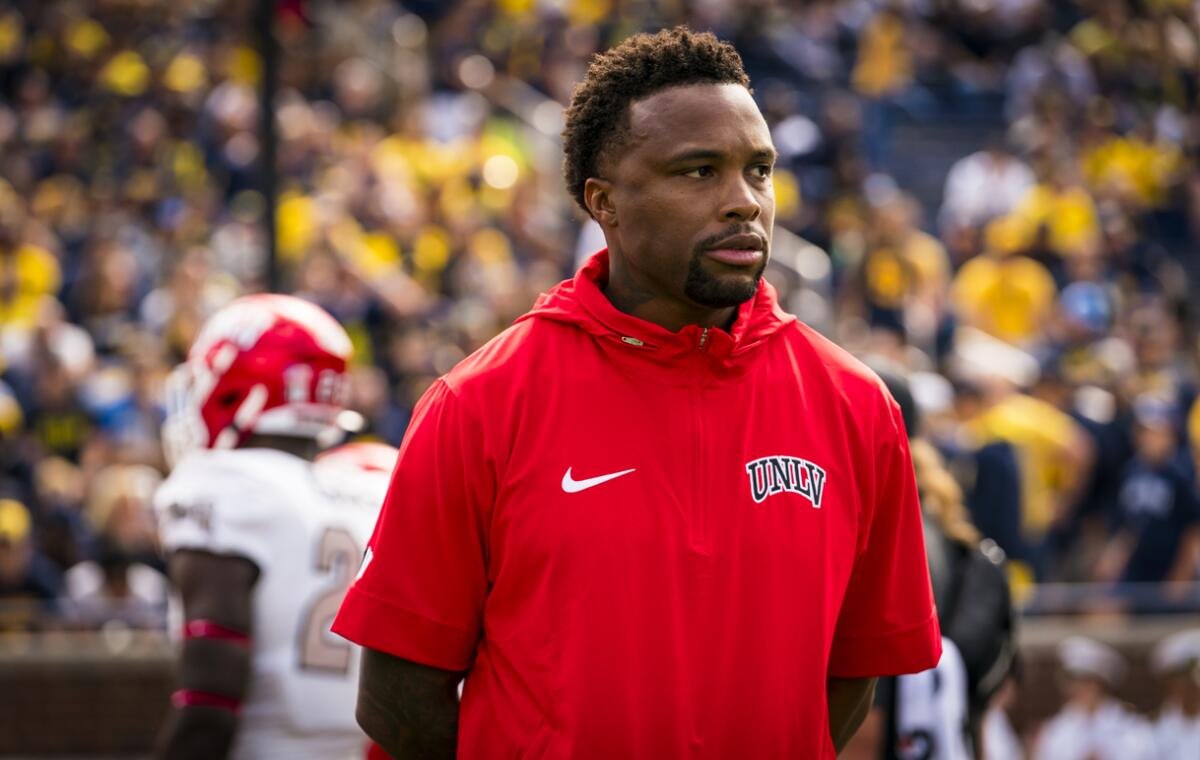 JUCOFFrenzy's tweet photo. .. #UNLV OC Brennan Marion Is A Top Candidate For The #UTEP Head Coach Position #JUCOPRODUCT  #UTEP https://t.co/sGw6Rltedv