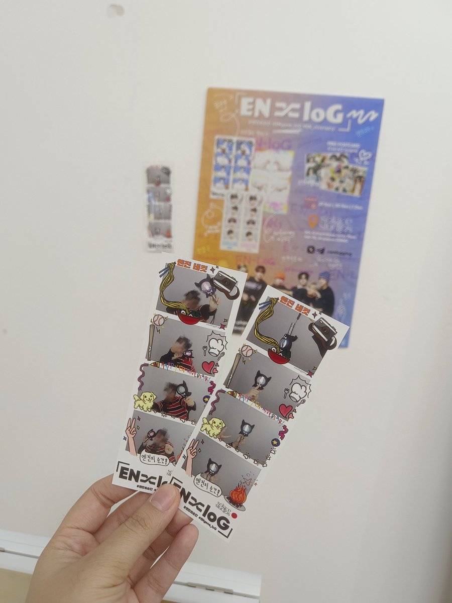 enlogging's tweet photo. ENgene-loG UPDATE 💬

Decorations are up and the photobooths are ready for your pictures!! Would like to seek cooperation from everyone to please refrain from touching or removing any of the display items >< 

#ENHYPEN #엔진의순간 #ENgene_loG #EN_niversary https://t.co/62nhSgk5f4