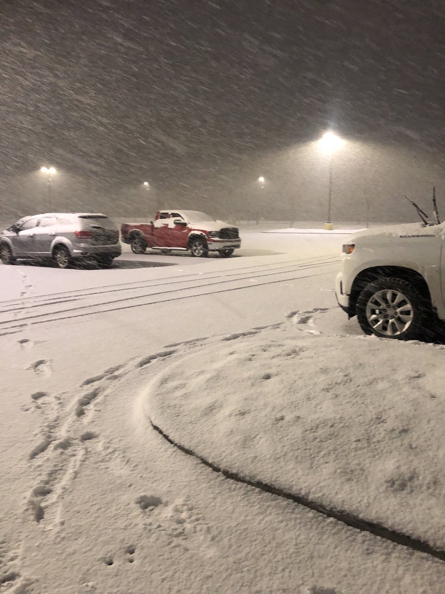 gringito4022's tweet photo. Austin, Texas in the morning and Detroit snow in the evening; not ready for this 😎😎😎 https://t.co/pL8s7YqeYp