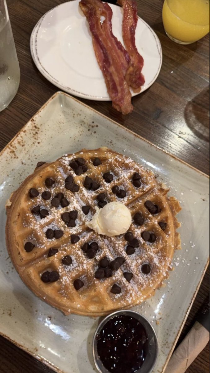 laurelm2003's tweet photo. Eating breakfast with my family to celebrate my dad's bday! #APR325 https://t.co/NRNLO2Y6ey
