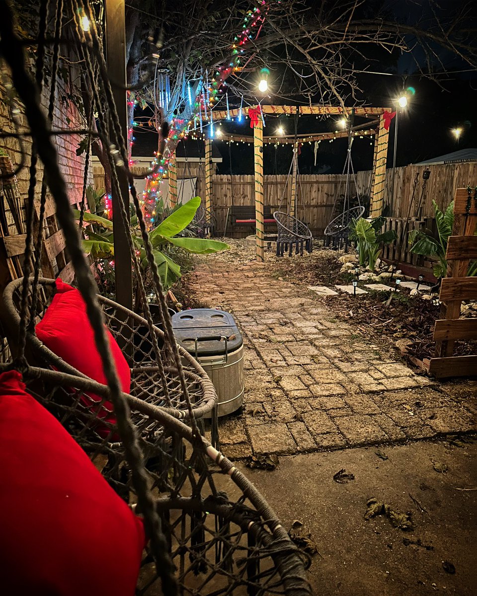 summshe_plus5's tweet photo. Doesn’t matter that it’s cool outside.  Sometimes the peaceful calm creates a warm place. #happyplace #lovingmyyard #swingsmatter https://t.co/kMBSUPUP51