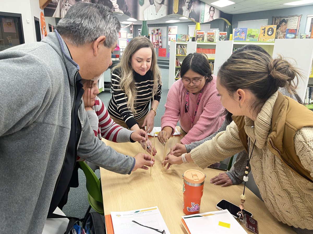 genevie79cr's tweet image. Our first day back and teachers spent the afternoon sharing writing successes and engaging in collaborative learning…IB and Writing! The chopstick challenge was a fun provocation to get us centered in the writing!! #HowWeExpressOurselves #Knowledgeable #Communication #LPLS4Girls