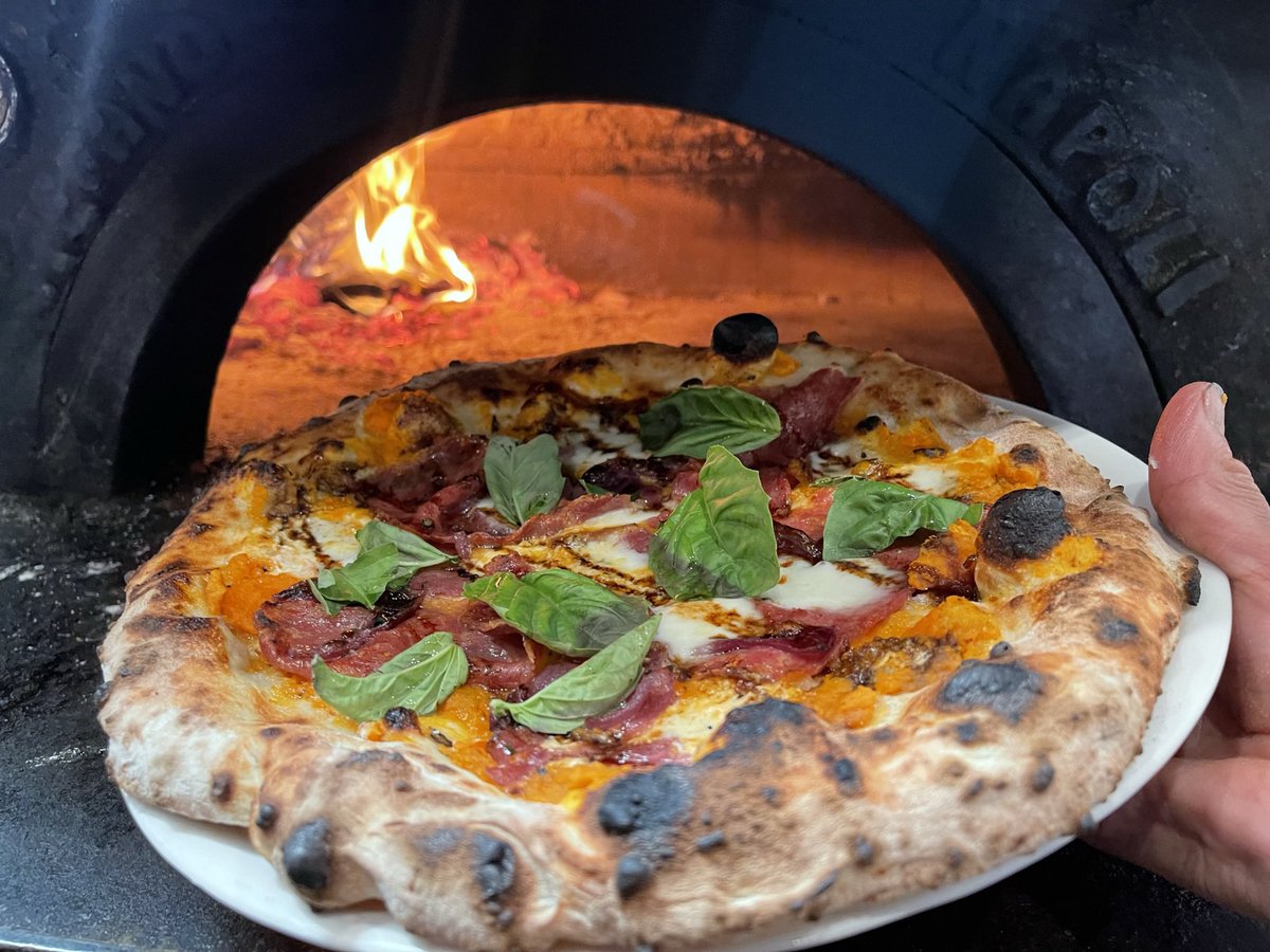 IsolaPizza's tweet photo. Pizza https://t.co/eBsoItICAp