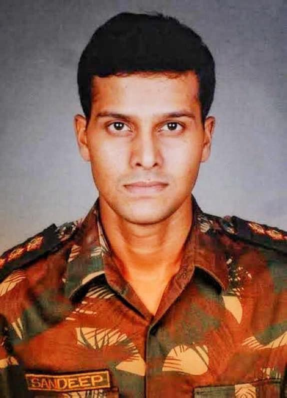 These eyes pierce through the hearts of an entire nation even 15 years after he made the ultimate sacrifice. 

Such was the brave fight put up by Major Sandeep Unnikrishnan during the #MumbaiTerrorAttack. 

Remembering this brave son of Ma Bharati on his punyatithi🙏🏽

Jai Hind🇮🇳