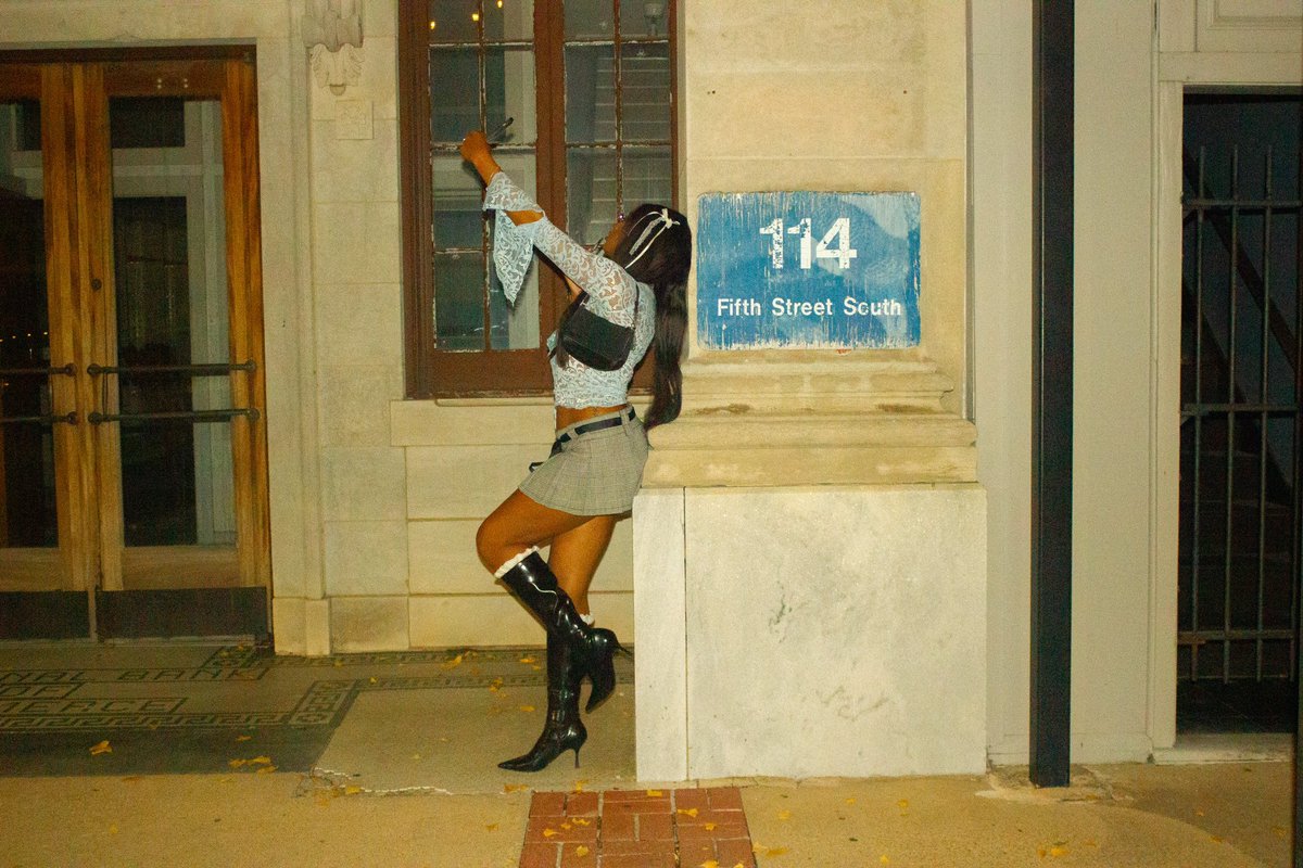 All it takes is one like to support black art 🤟🏾

#supportblackartist
#photography 
#mississippilove