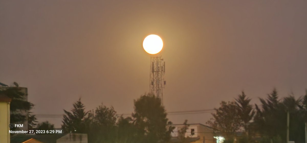 የትናንት ማታዋ ጨረቃ ባዲሳባ ሰማይ