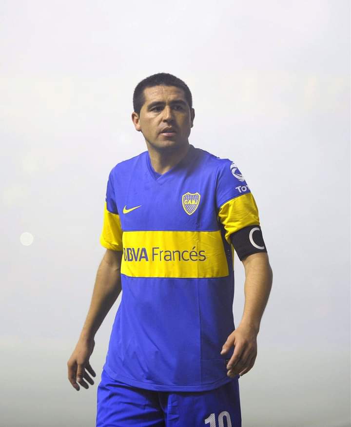 Está dando una batalla contra poderes brutales. Esta batalla va más allá de estos colores. Es una Resistencia social, cultural y política contra lo más siniestro que tiene nuestro país. Si sos hincha de otro club, pero estás de acuerdo, hacé fuerza por esta causa.