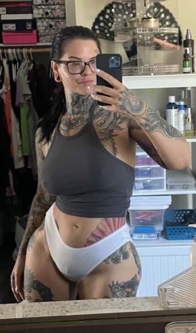 Are you following me on Fansly? 🥹 https://t.co/9G370tWRw9 https://t.co/Gndjwu8M2O