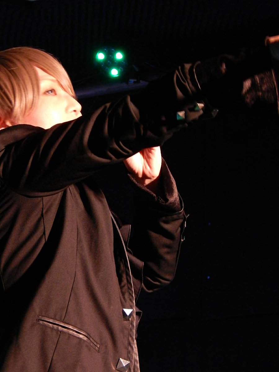 66uLGv3m3Jf9oN2's tweet image. 日曜日、うさひめ。4周年、新衣装お披露目で歌う #Class０ の醒さん