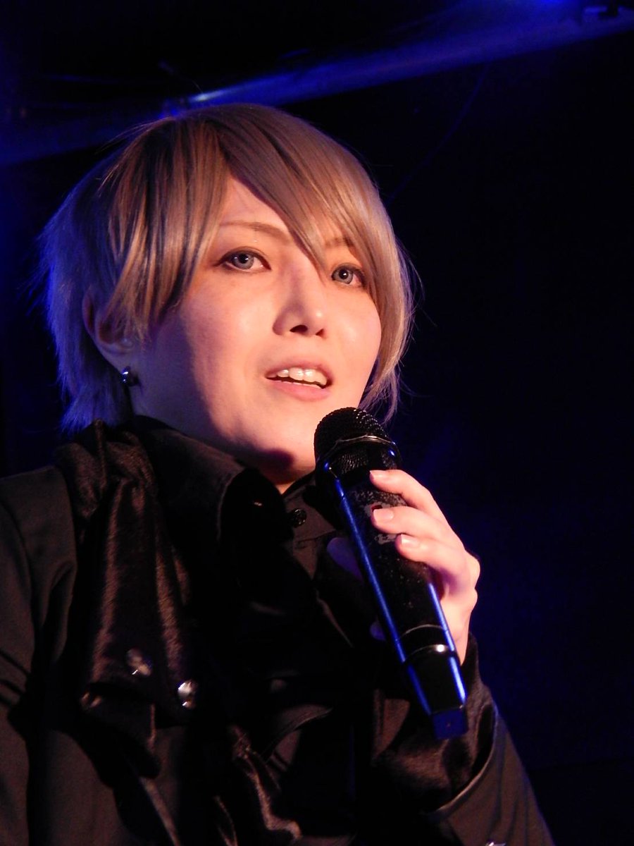 66uLGv3m3Jf9oN2's tweet image. 日曜日、うさひめ。4周年、新衣装お披露目で歌う #Class０ の醒さん