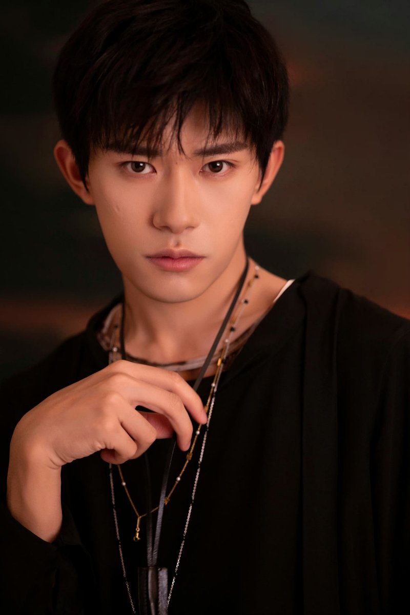 JacksonYee_YT's tweet photo. Time is like the crystal-clear rosin, treasuring every moment as amber. Accompanying the #JacksonYee's 4%vol River, we wish you a more colorful and flavorful 23 years old again.
#JacksonYee23rdBday #易烊千玺1128生日快乐 #HappyQianxiDay #OnlyForJacksonYee https://t.co/nJ2p0cDdYG
