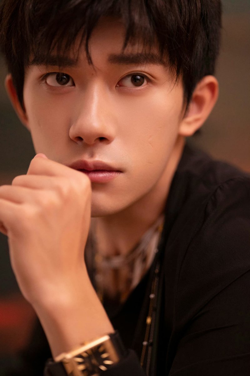JacksonYee_YT's tweet photo. 时间似晶莹松脂,将每刻珍藏为琥珀。伴随 #易烊千玺 4%vol的河,再次祝福更斑斓有味的23岁。
Cr. 易烊千玺JacksonYee工作室
#JacksonYee23rdBday #易烊千玺1128生日快乐 #HappyQianxiDay #OnlyForJacksonYee #易烊千璽 #yiyangqianxi #이양천새 #DịchDươngThiênTỉ #อี้หยางเชียนซี #yyqx https://t.co/QQJQiwgoyr