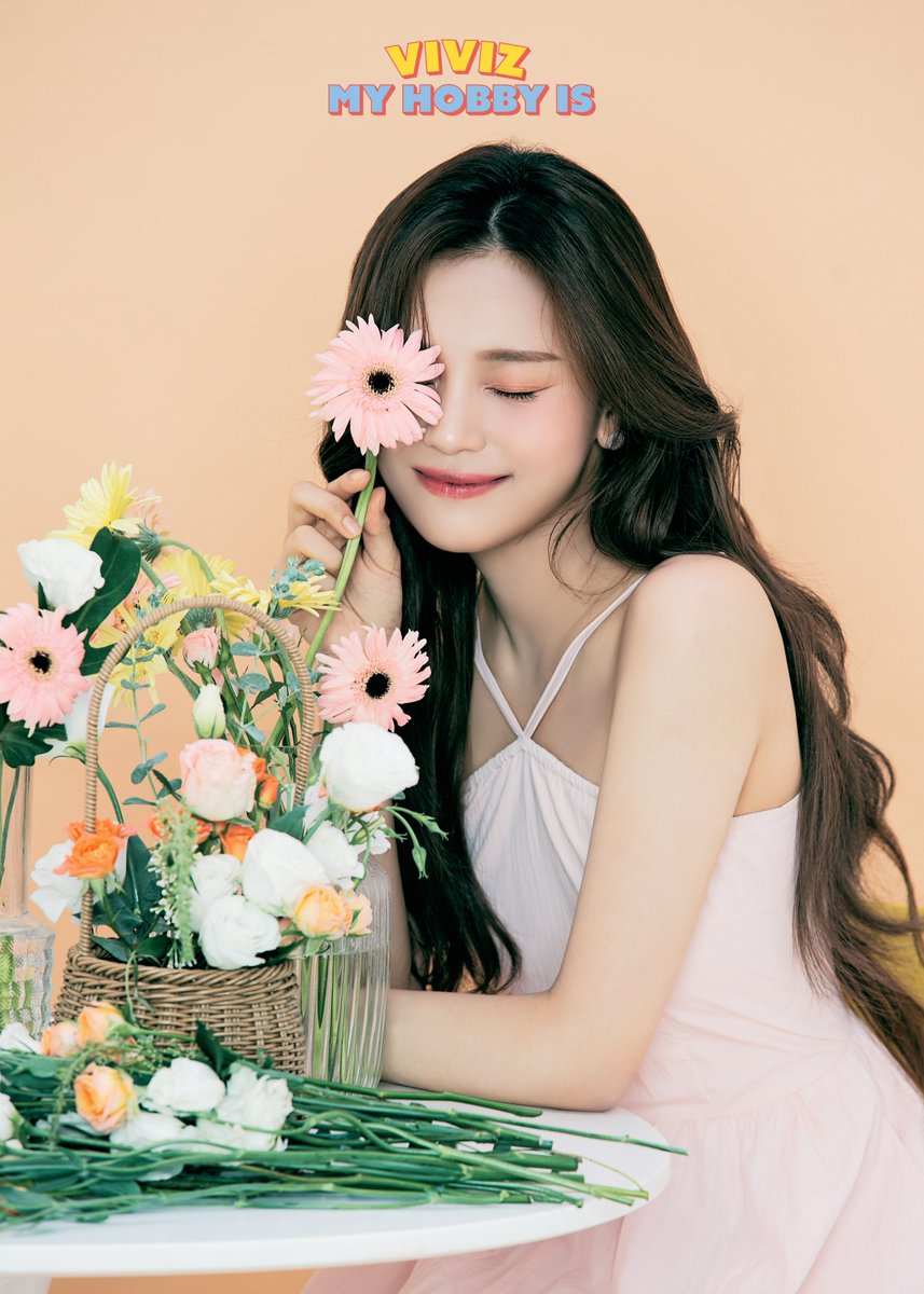 VIVIZ_official's tweet photo. VIVIZ 2024 SEASON'S GREETINGS 
[VIVIZ MY HOBBY IS] 

Concept Photo 2
#UMJI #엄지

Pre-Order
2023. 11. 21. 2PM ~
2023. 12. 03. 11:59PM

#VIVIZ #비비지
#MY_HOBBY_IS https://t.co/Am18RDGwOD