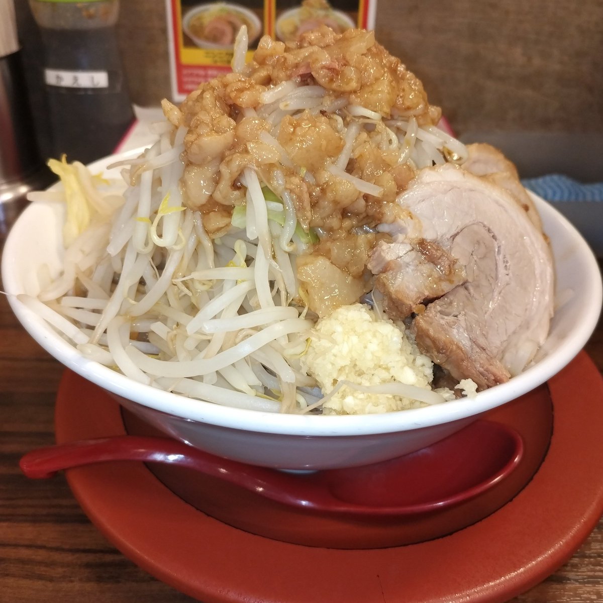 #平日お昼ご飯 
※仕事で外出しておりますm(_ _)m
2023年228杯目
西川口『ラーメン百人力』さんの『ラーメン豚マシ』(全マシ)
１１００円
旨し!
#ラーメン