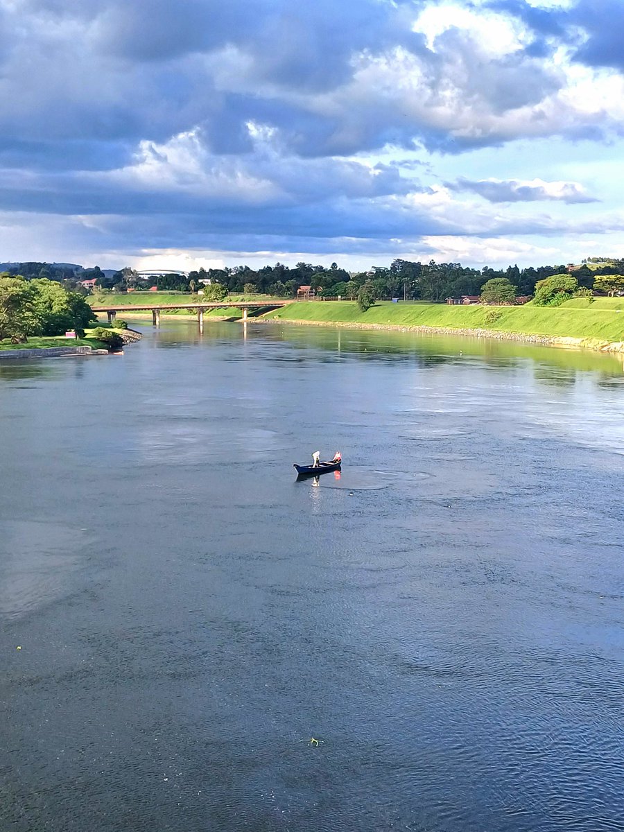 LauraBasco's tweet photo. The Nile will always have a special place in my heart.
As part of @ACMI_Africa Water and Land Flagship Programme we are designing programmes, addressing the environmental, economic and social aspects around water security and #climatemobility. 
#Uganda #CommunitySupport #water https://t.co/YWz12J8C18
