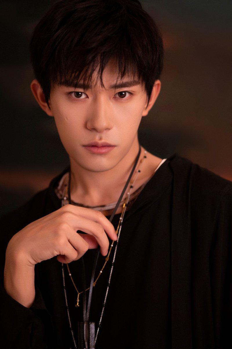 hourlyqianxi's tweet photo. New pics of Jacskon Yee to celebrate his 23rd birthday 🥰🥰

© Jackson Yee Studio

#易烊千玺 #yiyangqianxi #JacksonYee https://t.co/Q6cFJpiBTb