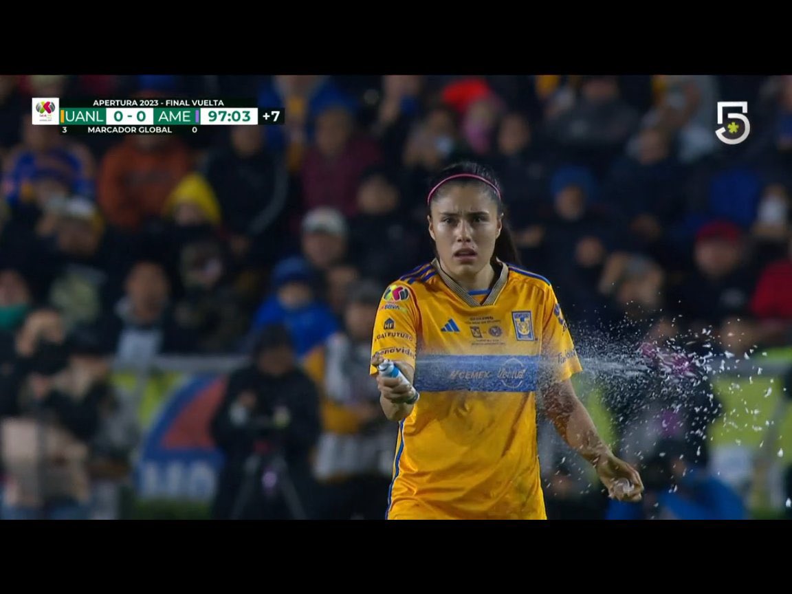 migangelgarzam's tweet image. La Maga festejando antes del silbatazo final 😂

Festejando pero concentrada hasta al final🔝