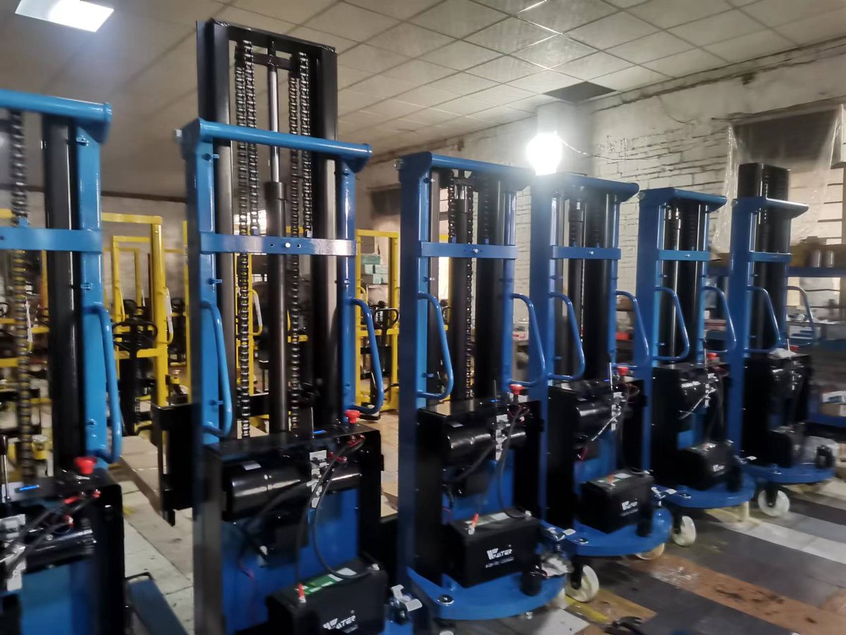 Semi-electric stacker is a kind of stacker that uses an electric motor as its main power source but also needs manual operation. I
#semielectricstacker #semielectricforklift #batteryoperatedstacker
#electricstacker #palletstacker #semistacker #electricforklift