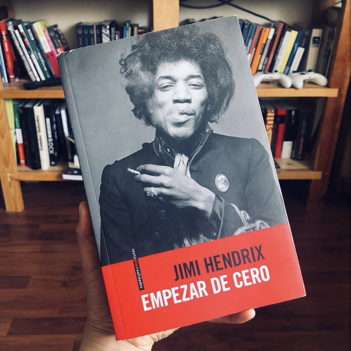 GabaCabral's tweet photo. En el universo paralelo @JimiHendrix cumple 81 años 🎸🔥 https://t.co/E6Uw3KoJ6j