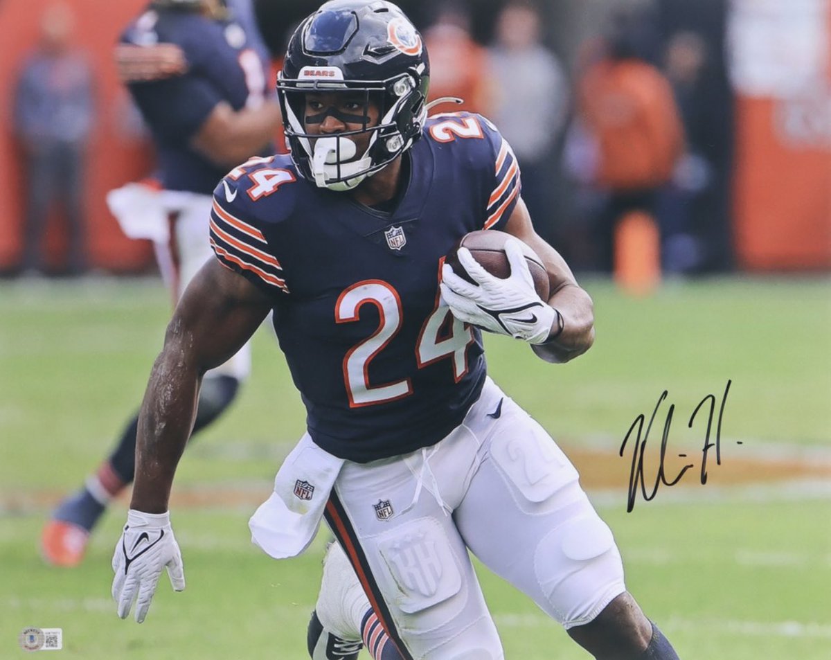 JAYChi_Bears's tweet photo. 🚨BEARS DIVISION WIN GIVEAWAY🚨

In honor of The #Bears first NFC North win in 2 years, we’re giving away a Khalil Herbert Autographed picture! (Beckett Certifed)

To enter:
-Follow @OfficialJAYCHI 
-Like/RT this tweet
-Comment 🐻⬇️

Winner announced 12/1!

🐻⬇️‼️ https://t.co/1414ARiGAc