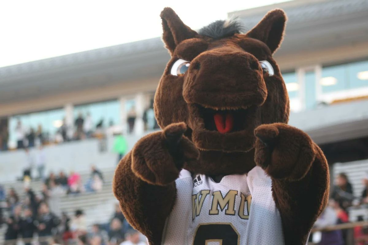 2 MAIREAD BOYLE DAYS UNTIL THE NCAA VOLLEYBALL TOURNAMENT IN LOUISVILLE!! <a href="/maireadboyle0/">Mairead Boyle</a>