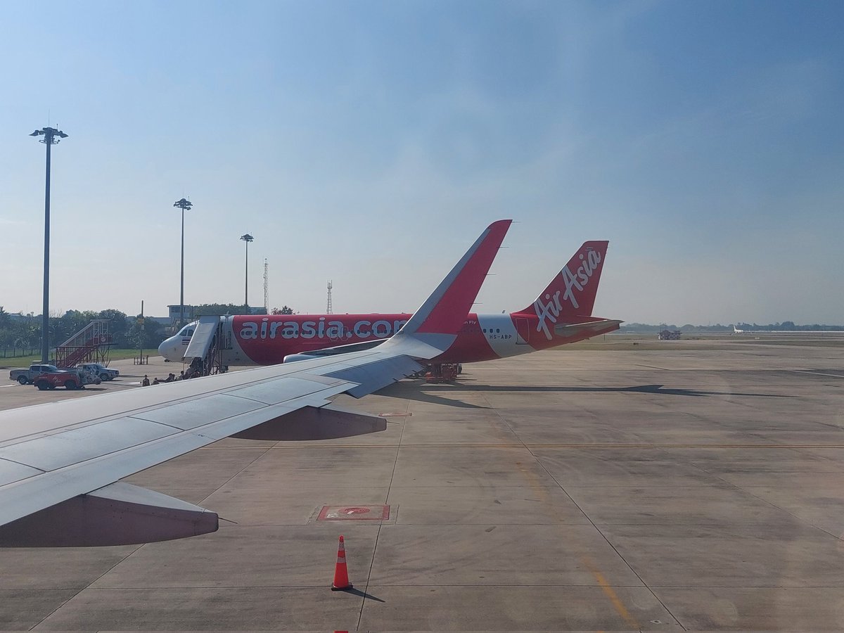 NiccoloGlu's tweet photo. Am I too much #avgeek ? When I got to Thailand 🇹🇭 I got excited by looking at all these exotic airlines 🤩 https://t.co/5KjQnJb0jS
