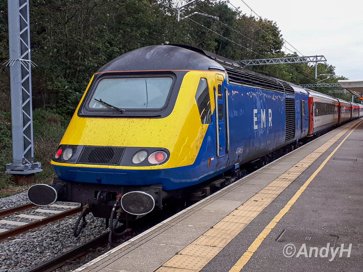 holtona72's tweet image. #HighSpeedTuesday The #EMR Angel Set, a shorter formed #HST which ran a weekday diagram on the #MML including an afternoon/evening St.Pancras to Corby return trip. Here 43465 waits at Corby shortly after arrival with 1M40 from STP &amp;amp; prior to heading back south as 1P41. 16/9/19
