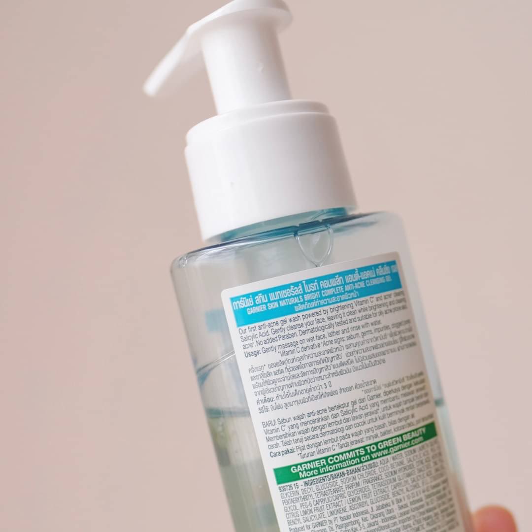 imbeamie's tweet photo. โฟมล้างหน้าที่ใช้ตอนนี Garnier bright complete แอนตี้แอคเน่แบบเจล สูตร 2% Salicylic Acid + Vitamin C ยิ่งใช้หลังแต่งหน้าคือดึงเมคอัพ ความมันออกจากผิวแบบเฟรชจริงๆ ชอบครสสะอาดหลังล้างมากกกก ราคานักศึกษา สิวอุดตันเราขึ้นน้อยลงด้วยทั้งๆที่ต้องแต่งหน้าติดๆกัน ขออวยยศ ยกมง ขึ้นหิ้งงงง https://t.co/iRaXYsIPUY