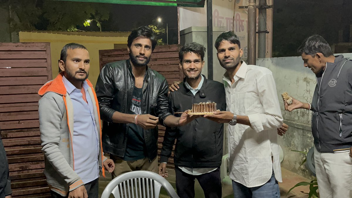 सफलता और असफलता अपनी जगह परन्तु आपका संघर्ष लाजवाब था,Happy birthday champs जन्मदिवस की शुभकामनाएँ| <a href="/BaBarS0007/">bAbA rS 🚜</a>