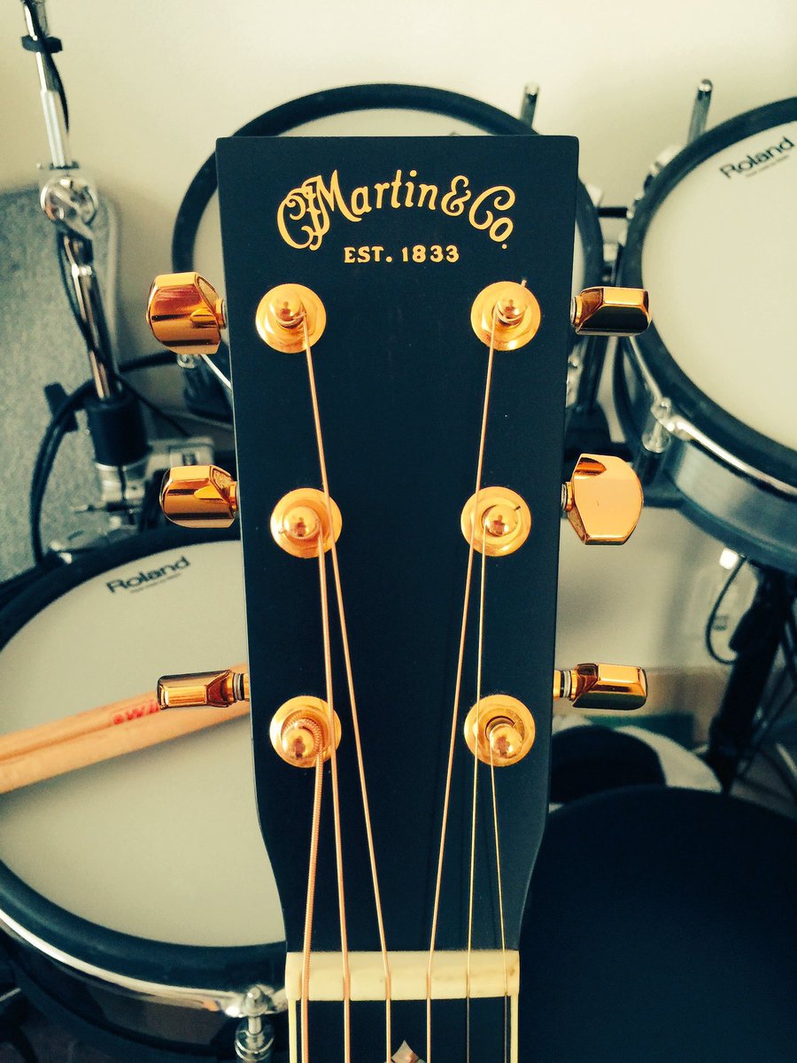 drummerHIROTO's tweet photo. ギターを頼まれることがあったとしてもエレキなんてホント稀です実は ←
一番出番が多い(当社比)のは
#Martin のエレアコ
#GPCPA2 ちゃん( ˇωˇ )
#名刺代わりにギターを一本 https://t.co/pc0SnBi3e6