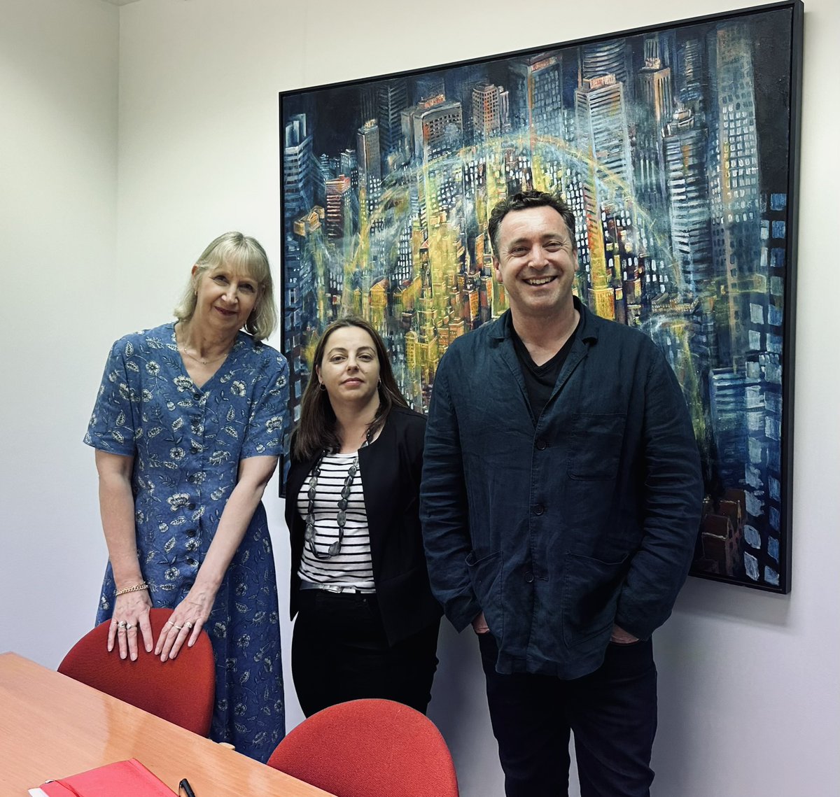 cairnduff_sam's tweet photo. Great to meet with the team from @limelightartsau, @jolitson and Cara Anderson in their Sydney offices. 

Limelight is partnering on our upcoming podcast, Decoding Cultural Leadership. 

Released from the end of January 2024

#DecodingCulturalLeadership 
#culturalleadership https://t.co/ijzLR0poGX