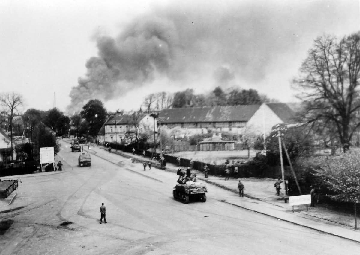 warpedia2's tweet photo. 9th Army 30th Inf Div and 2nd Armored Division Tracked Vehicles Magdeburg Germany 1945
#WWII #History #WW2 https://t.co/6BDC042ajb