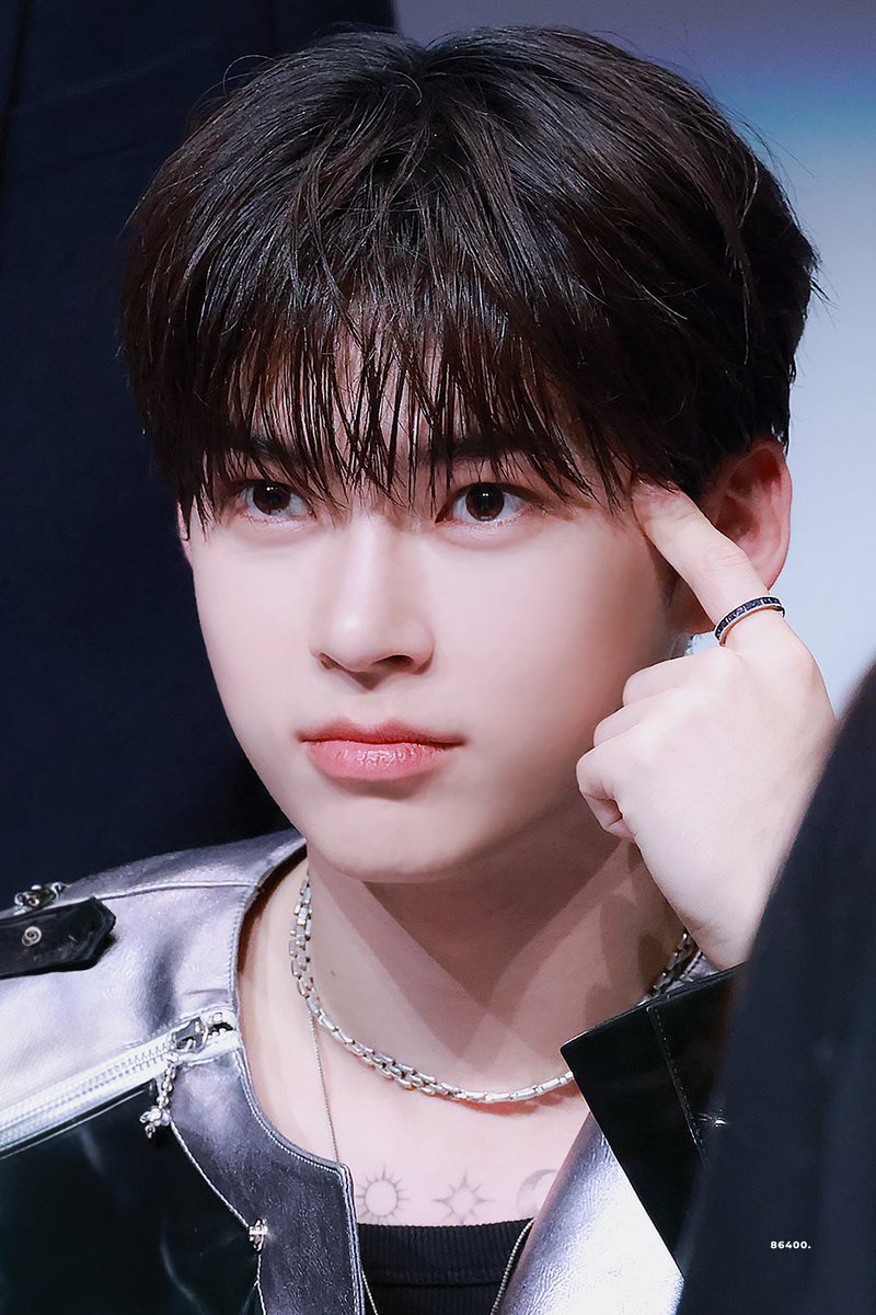 ハンヒジュン THE BOYZ HYUNJAE 현재 | handsome racer hyunjae 😍 ㅡ 250416